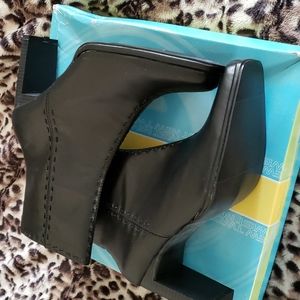 NWT black boots